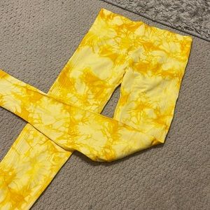 Brand New Shein Tye Dye Yellow Scrunch Butt Leggings
